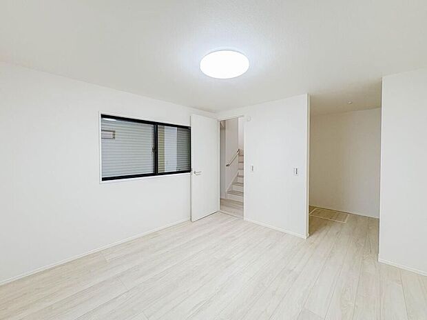 【リビング以外の居室】お客様の求める本当の“住み心地”とは何なのか。そのための一手間一工夫を惜しみません。街並みや周辺の環境に呼応しながら、美しく、そして毎日の暮らしを考慮した機能性の高い住まい。