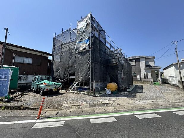 【現地外観写真】暮らしのステージを彩り、心のやすらぎと満足感を与えてくれます。通風と採光を考慮した設計は地域の鼓動を感じ、お寛ぎ頂くことが可能。採光や夜空の輝きが癒しの時間を演出。