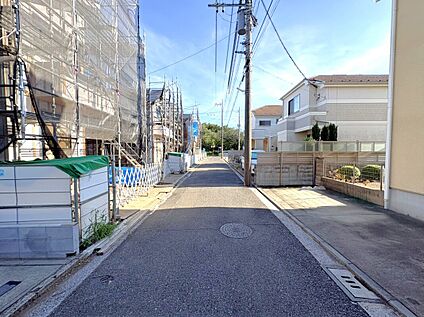 前面道路含む現地外観写真