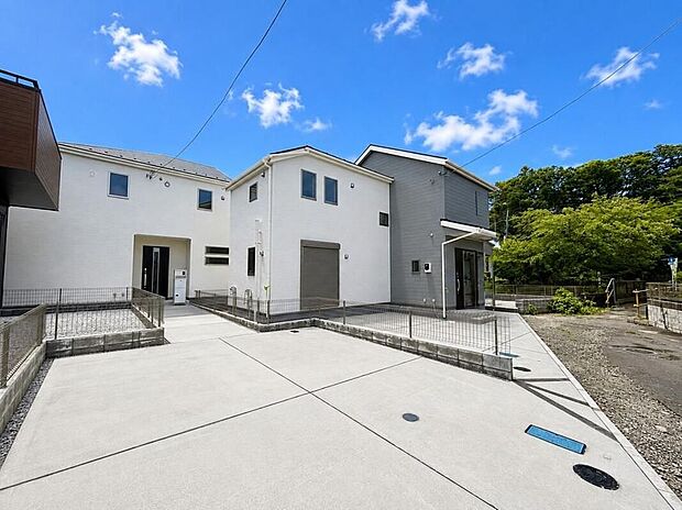 忙しく過ぎゆく日常を置き去るほど、ゆったりした時間が流れる住環境です。『快適』は「家」と「街」と「環境」が調和した時に訪れるのだと改めて感じさせてくれます。青空加工しております。