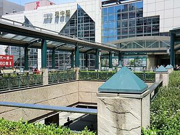 府中駅まで2327m 新宿まで30分以内で行ける府中の中心地の駅です。駅周辺は商業施設などが立ち並び、市民ホールや映画館が施設に入っているので、ショッピングも娯楽も楽しめます。