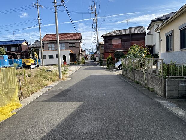 前面道路　
2025年10月撮影