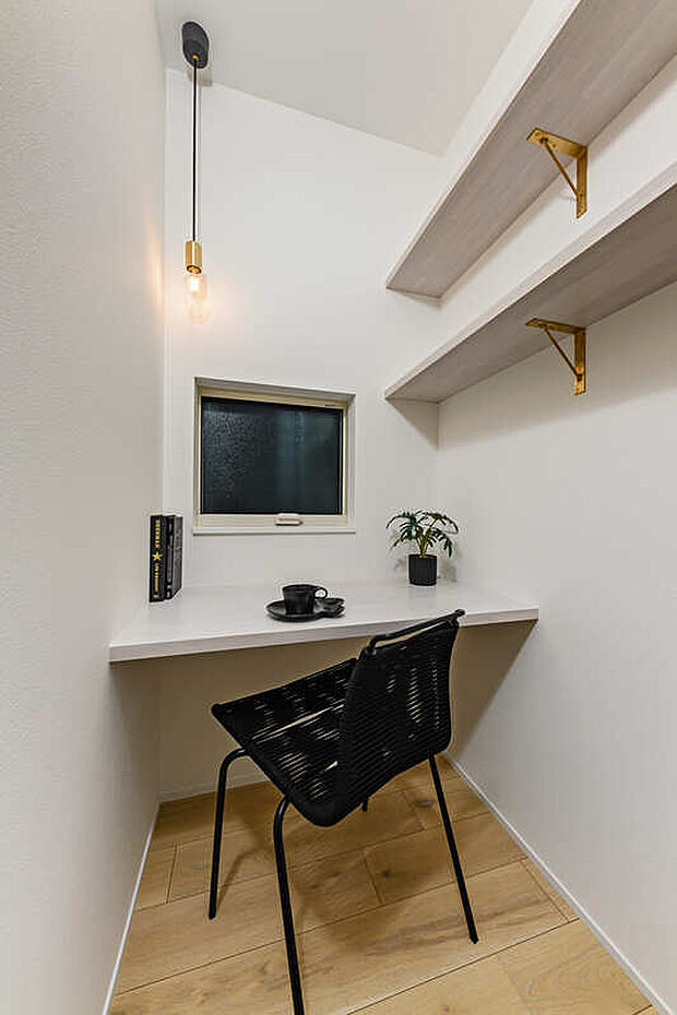 書斎
■リモートワークなどにも便利なワークスペースを採用