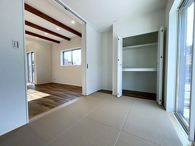 和室 B号棟
■家の雰囲気を損なわせないモダンなタタミを採用
■来客に対応できる無駄のない広さ