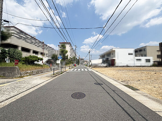 北西側前面道路