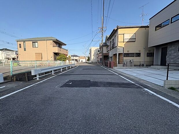 前面道路　
2026年3月撮影