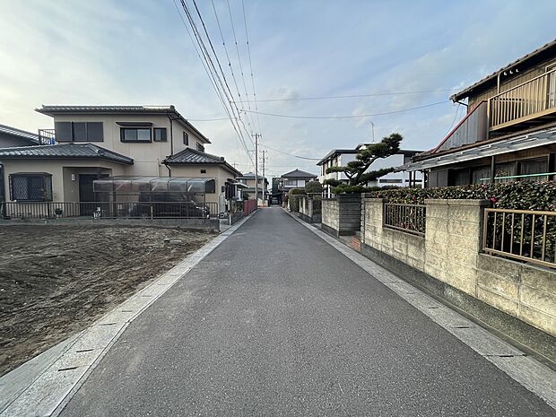 前面道路(2025年11月撮影)