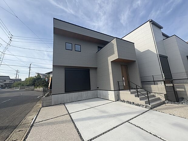 現地外観写真　A号棟
■内覧可■
お気軽にお問合せ下さいませ。