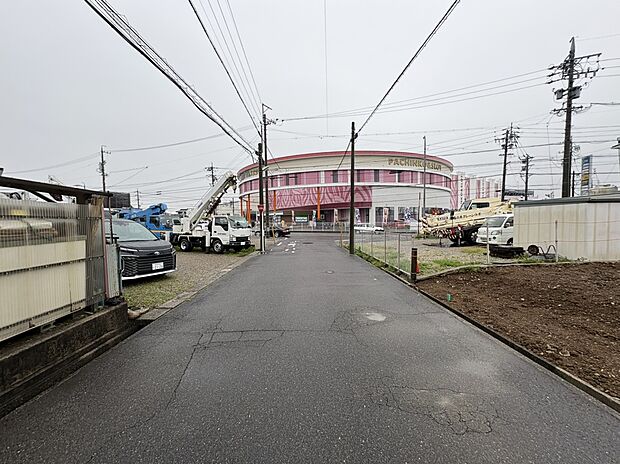 前面道路(2026年4月撮影)