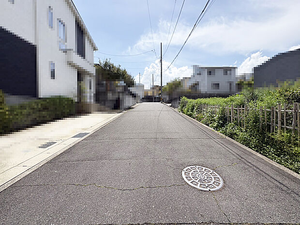 南東側前面道路