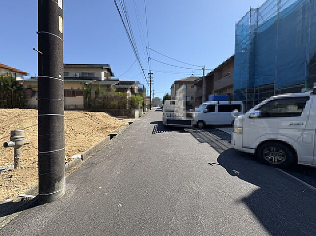 北西側前面道路