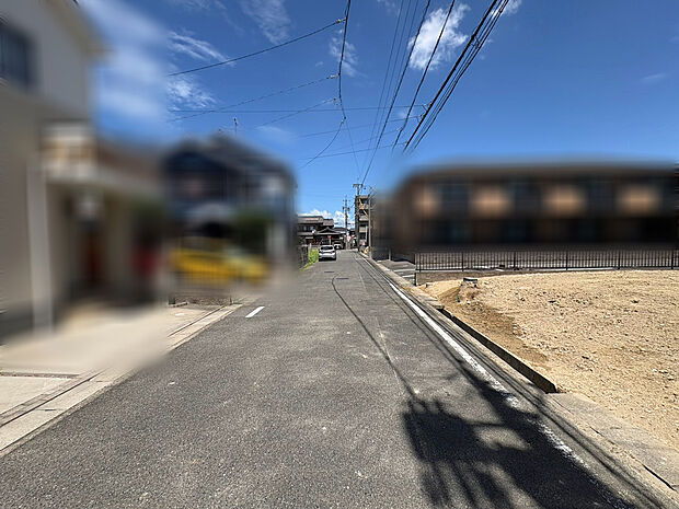 北西側前面道路