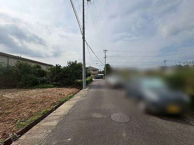 東側前面道路(2026年7月撮影)