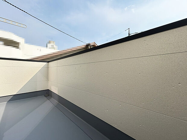 【バルコニー B号棟】■奥行きのあるバルコニー
■洗濯物が良く乾きます