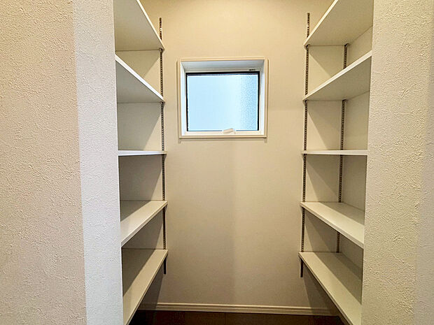 【土間収納　A号棟】■雨具やベビーカーなどの収納に便利な土間収納