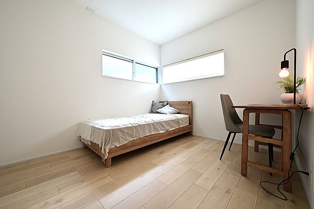 【洋室】■安全にも配慮。窓の位置を高くした子ども部屋。小さなお子様の転落を防ぎます。