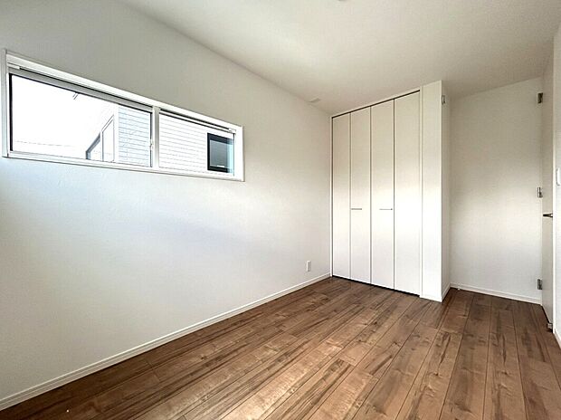 【洋室】■子ども部屋にも広々クローゼット
■埃やゴミが溜まらない吊り戸を採用