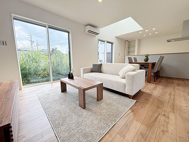 【リビング】■吹抜がリビングをより明るく、開放的な空間に