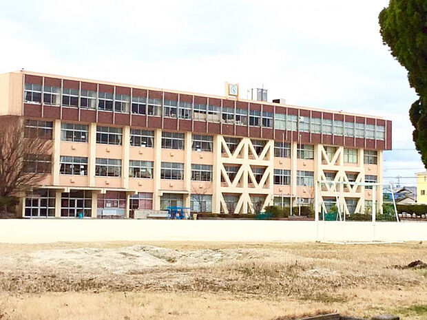 日進市立日進中学校（約3m）