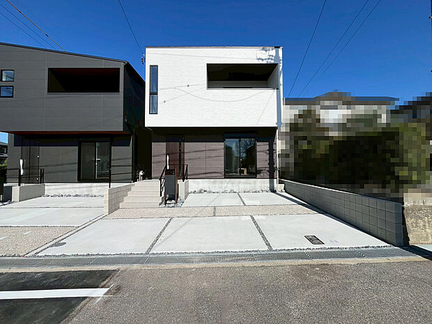 【B号棟　】現地外観写真　並列駐車2台可！