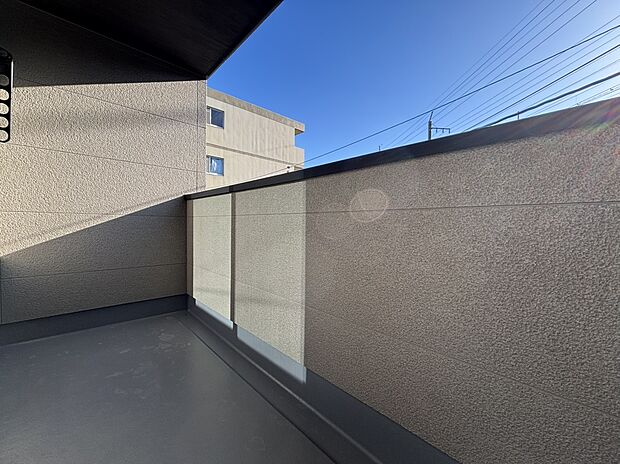 【バルコニー　B号棟】■洗濯物が良く乾く南向きです。