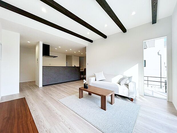 【リビング　A号棟】■リビングを見渡せる対面式キッチンだからお子様がいても安心