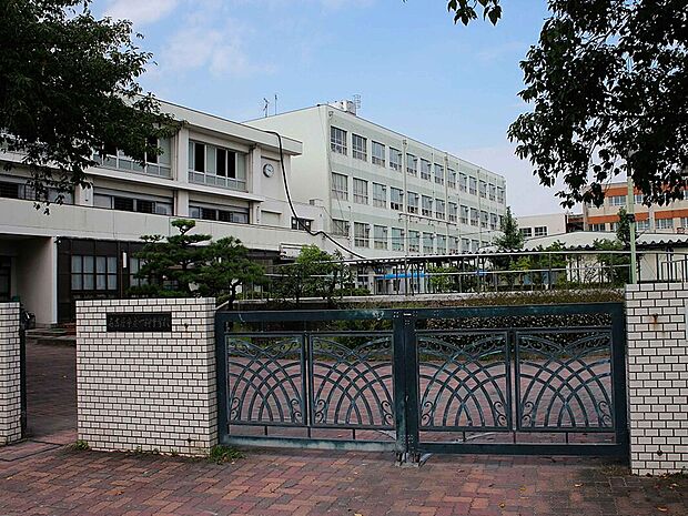 一柳中学校（約1,420m）