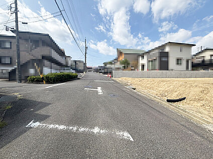 南東側前面道路