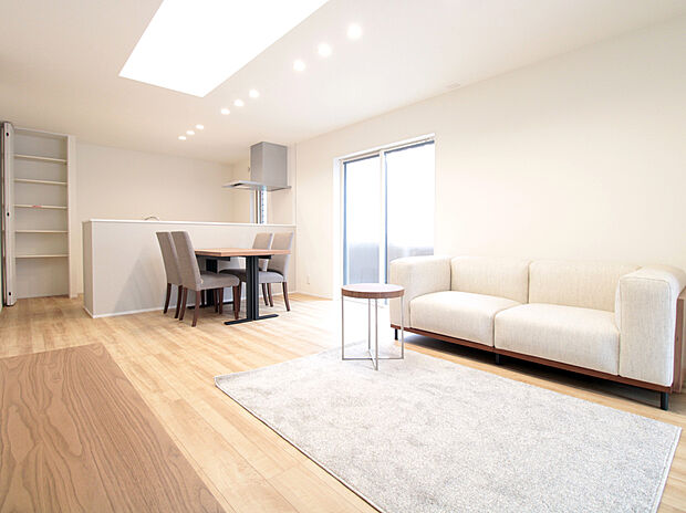 【リビング　同一仕様】■リビングを見渡せる対面式キッチンだからお子様がいても安心