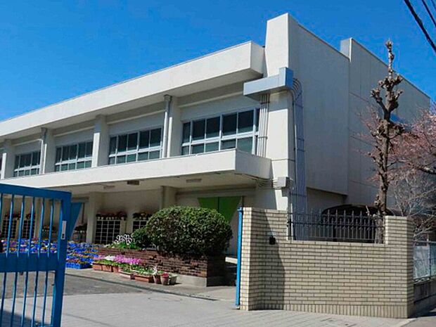 日吉小学校（約700m）