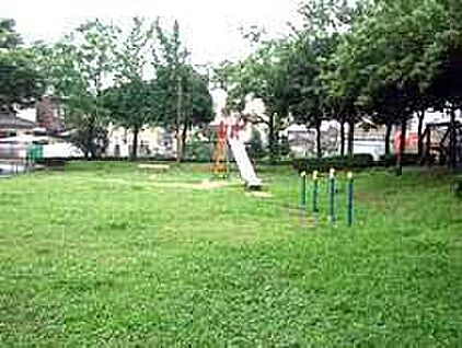 西川田公園 130m(徒歩2分)
