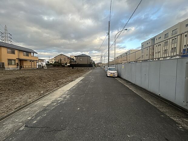 【前面道路 2025年12月撮影】幅員約6.5m