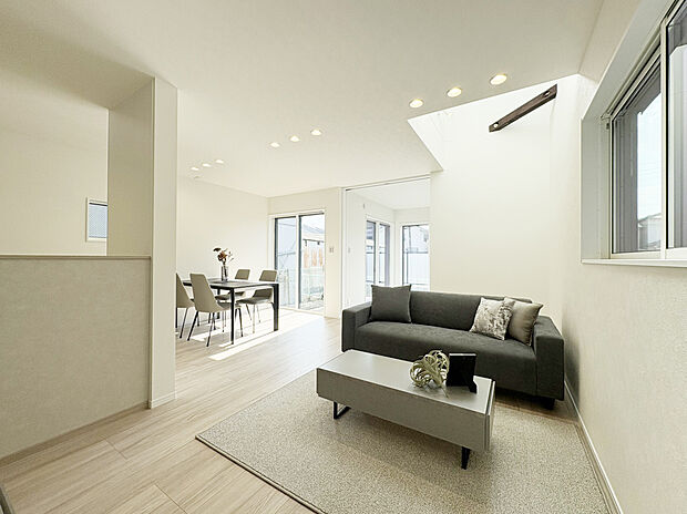 【リビング 施工例写真】ガス温水式床暖房を搭載し、空気の乾燥、汚すことなく冬場でも快適です。