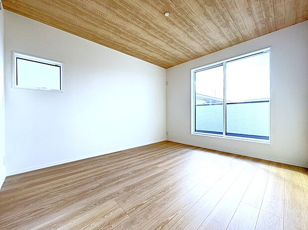 【主寝室　施工例】■収納上手ウォークインクローゼット有り
■生活のしやすさを考えてコンセントを2か所に設置