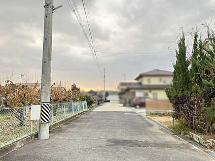 道路写真　南東側私道5.6ｍ