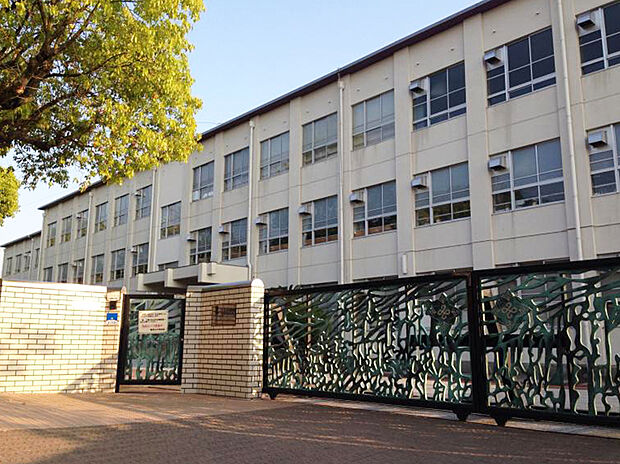 名古屋市立御幸山中学校(約700m)