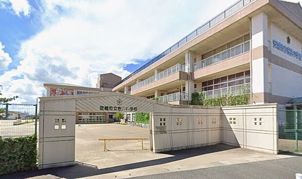 安城市立桜井小学校（約800m）