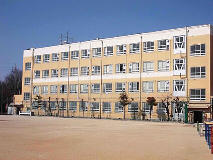 名古屋市立八幡小学校 240m(徒歩3分)