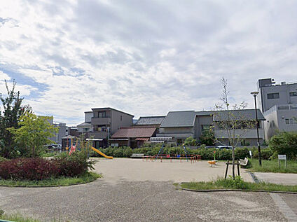 名西公園 400m(徒歩5分)