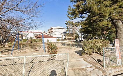 白鳥こども広場 700m(徒歩約9分)