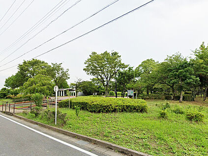 東郷町ふれあい広場 400ｍ(徒歩5分)