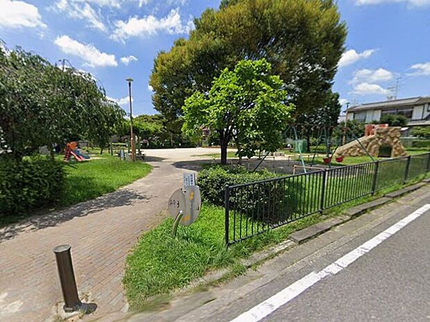 新城公園(約200m)