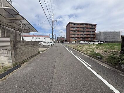 前面道路含む外観