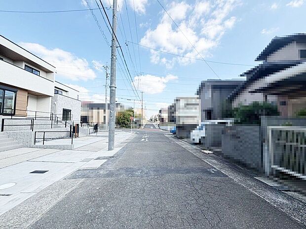 【前面道路含む外観】南側前面道路(2025年11月撮影)