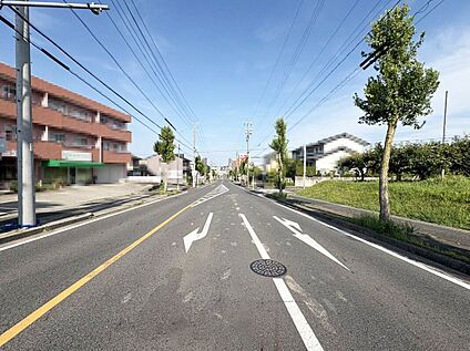 前面道路含む外観