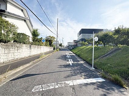 前面道路含む外観