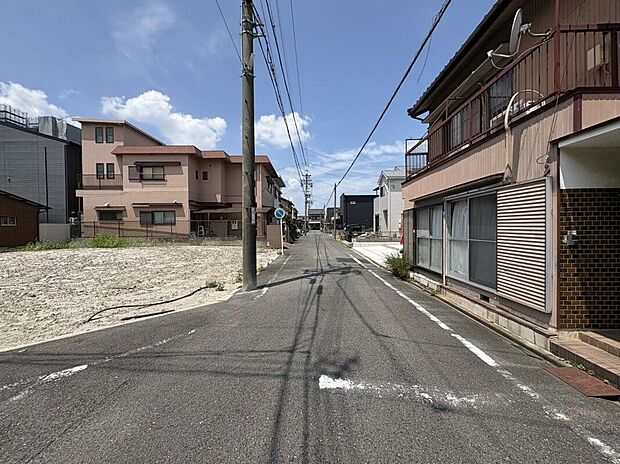 【前面道路含む外観】前面道路(2026年7月撮影)
