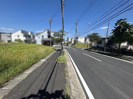 前面道路含む外観