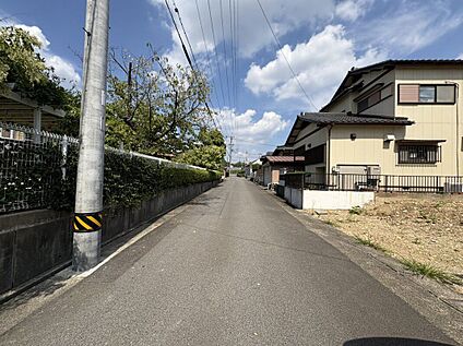 前面道路含む外観