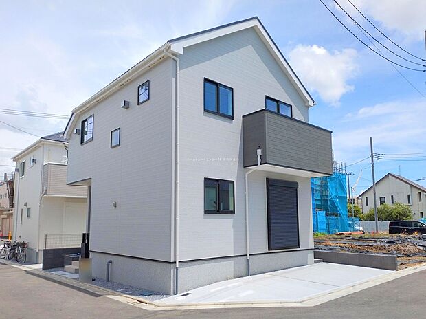 ≪現地外観写真≫
心地よさを追求した15邸の街並誕生。ライフスタイルに合わせてお選び下さい。
今なら建築中の様子をご覧になることができます♪地震に強いオリジナル工法を是非お確かめ下さい！